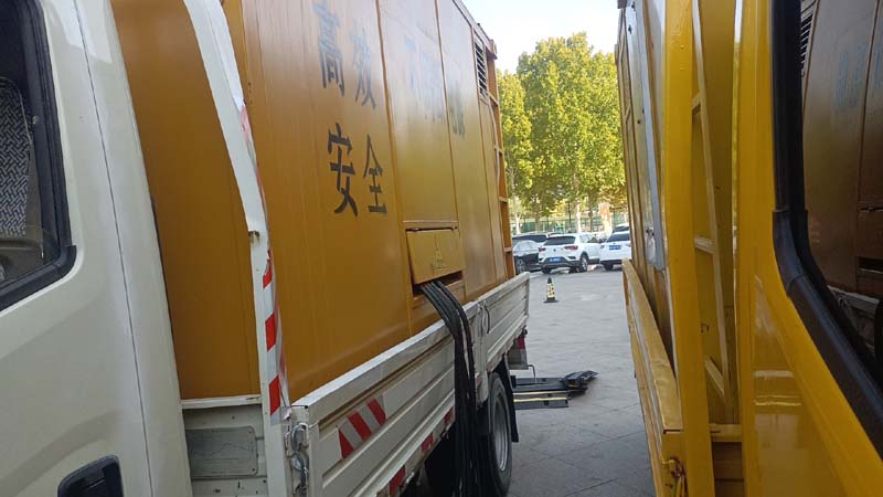 隆子如何判断柴油发电机组和UPS电源的切换时间是否符合要求？