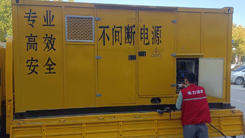 隆子柴油发电机组和UPS电源配合使用时，如何避免切换过程中的电力中断？